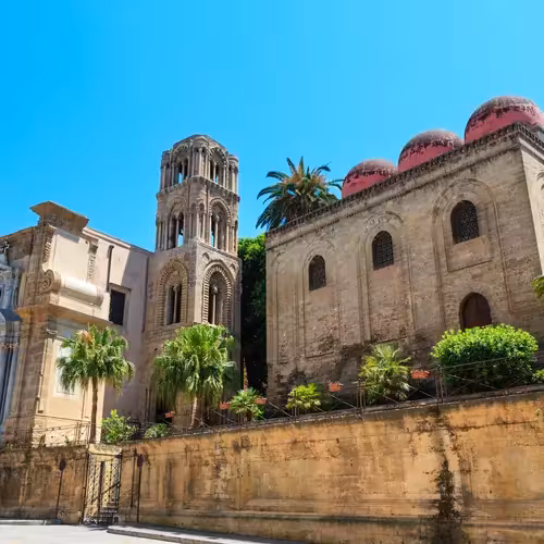 Les dômes rouges de San Cataldo jouxtent le clocher de la Martorana à Palerme.
