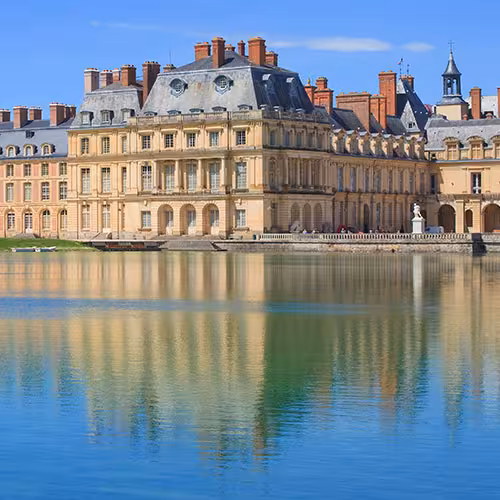 Château de Fontainebleau reflected in the palace lake and gardens, a top day trip and sightseeing highlight in Île-de-France near Paris, France