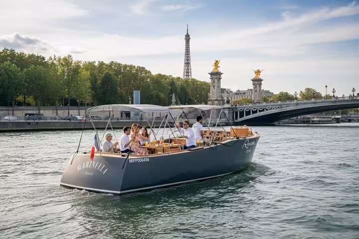 Private Seine River boat with Eiffel Tower view, Paris lunch or dinner experience with premium upgrades