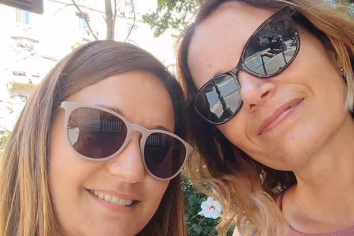 Two smiling women wearing sunglasses enjoying the Casanova self-guided romance walking tour in Venice