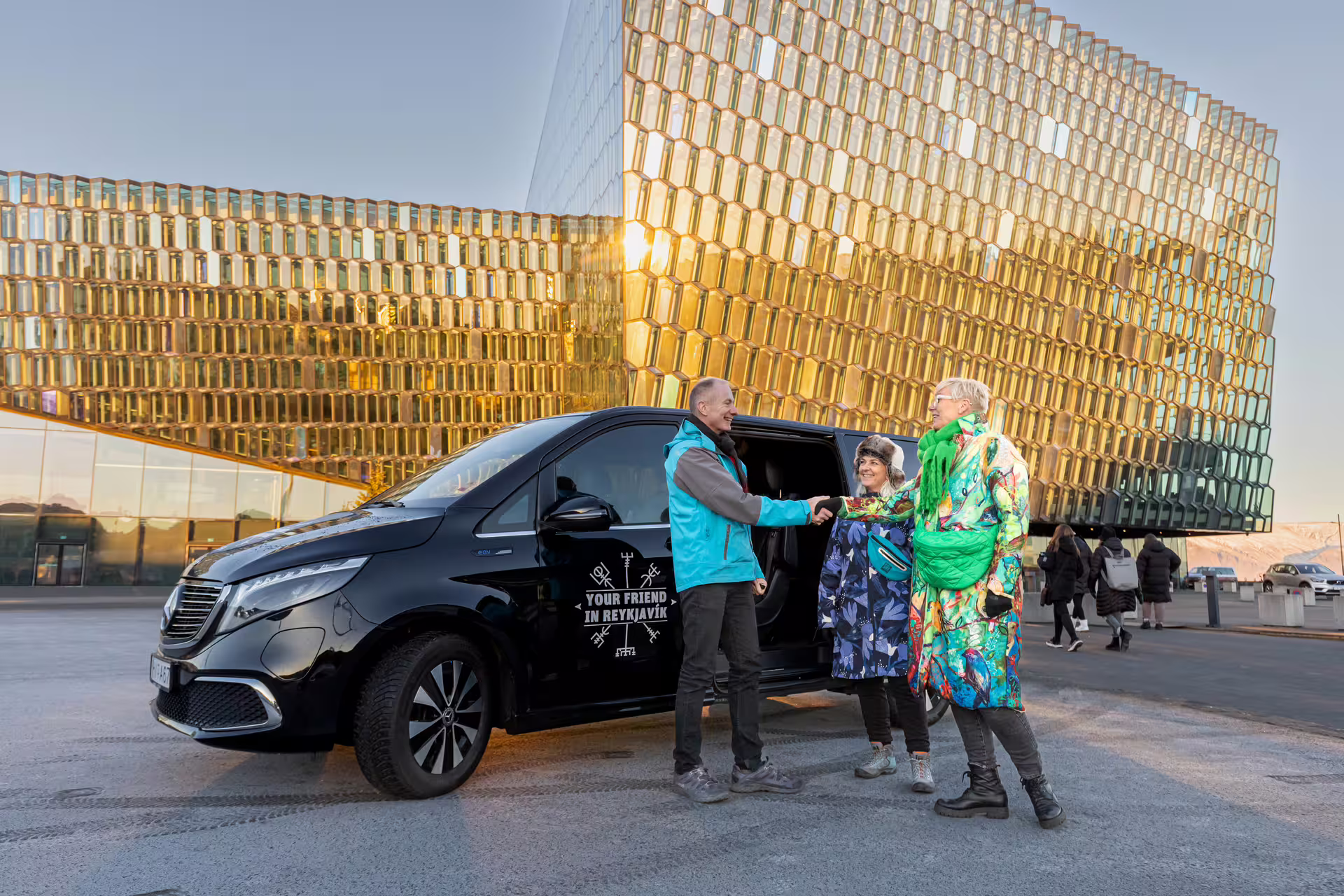 Travellers greeting a Guide from Your Friend in Reykjavik