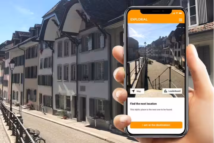 Smartphone app guiding Aarau self-guided scavenger hunt tour along historic old town street and river canal