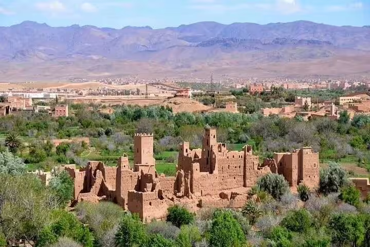 Ait Benhaddou kasbah panorama on 4 days 3 nights desert tour from Marrakech to Merzouga via Atlas Mountains