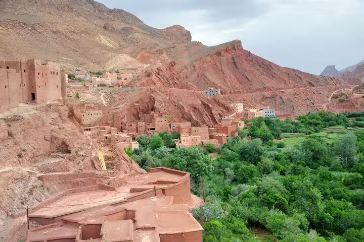 Ait Benhaddou kasbah and lush Ounila Valley stop on 4 days 3 nights Marrakech to Merzouga desert tour
