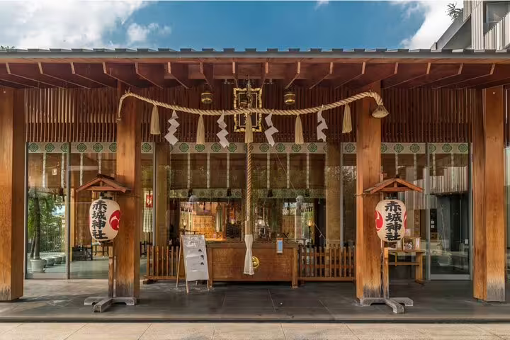 Akagi Shrine entrance with traditional rope shimenawa and paper lanterns in Kagurazaka Tokyo