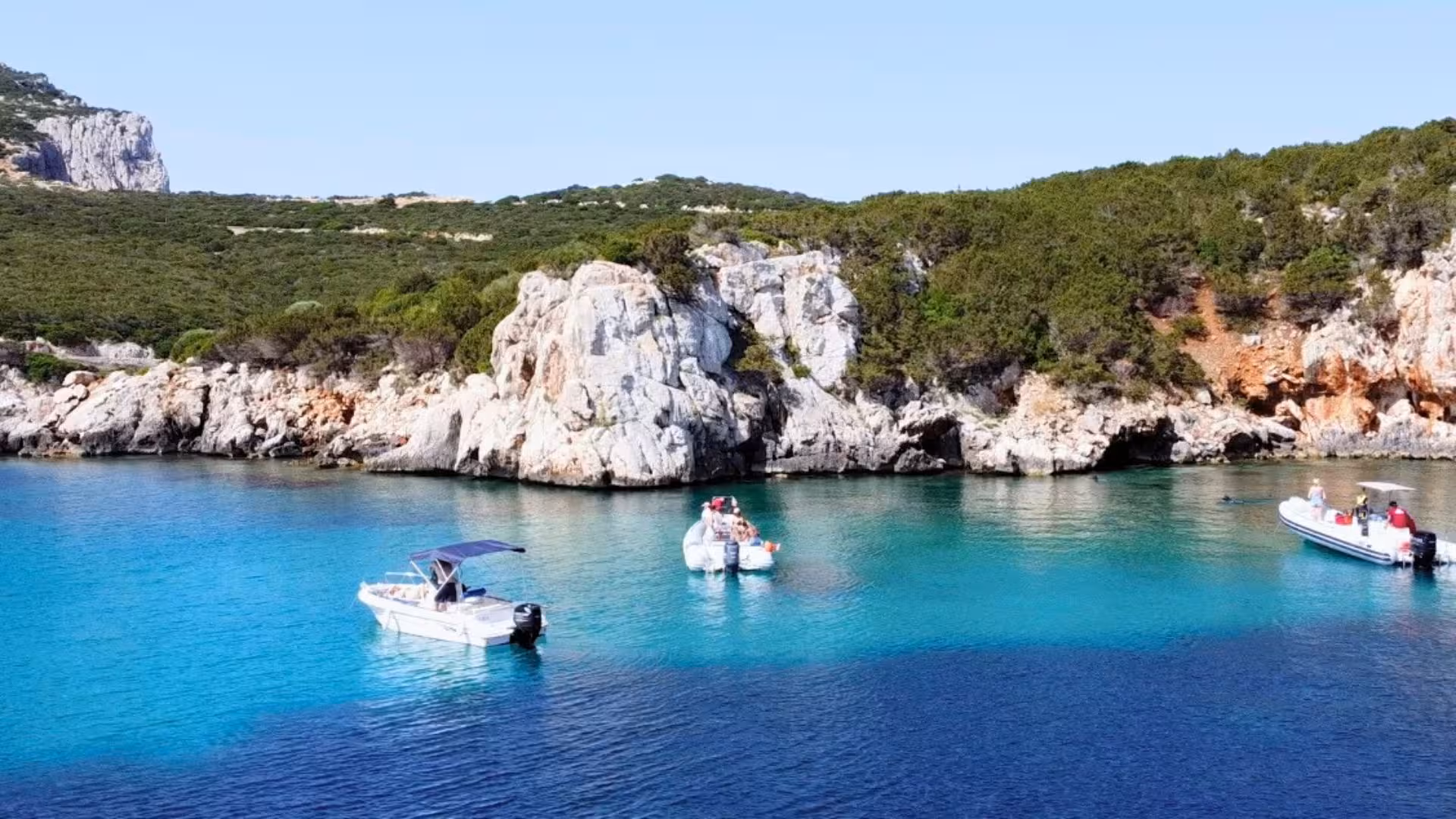 Discover stunning coastal views and tranquil waters on a dinghy tour in Porto Conte, Alghero.