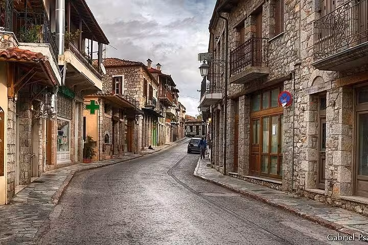 Traditional Arachova village street near Delphi, scenic stop on Thermopylae battlefields and Delphi full-day tour