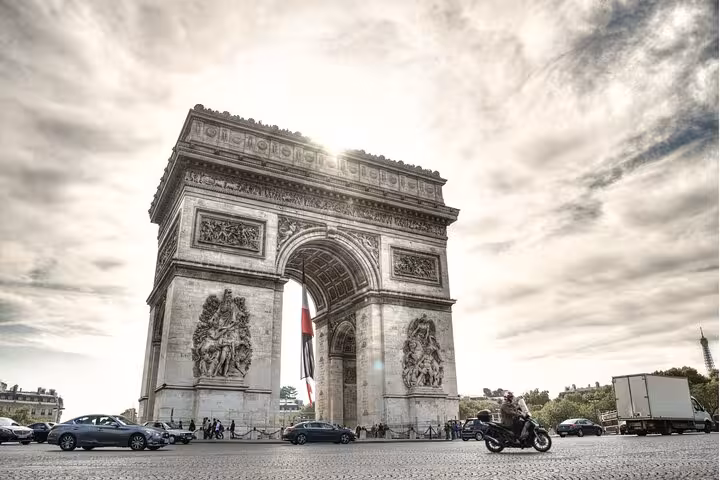 Arc de Triomphe landmark view on private Paris tour along Champs-Élysées, ideal photo stop before macarons