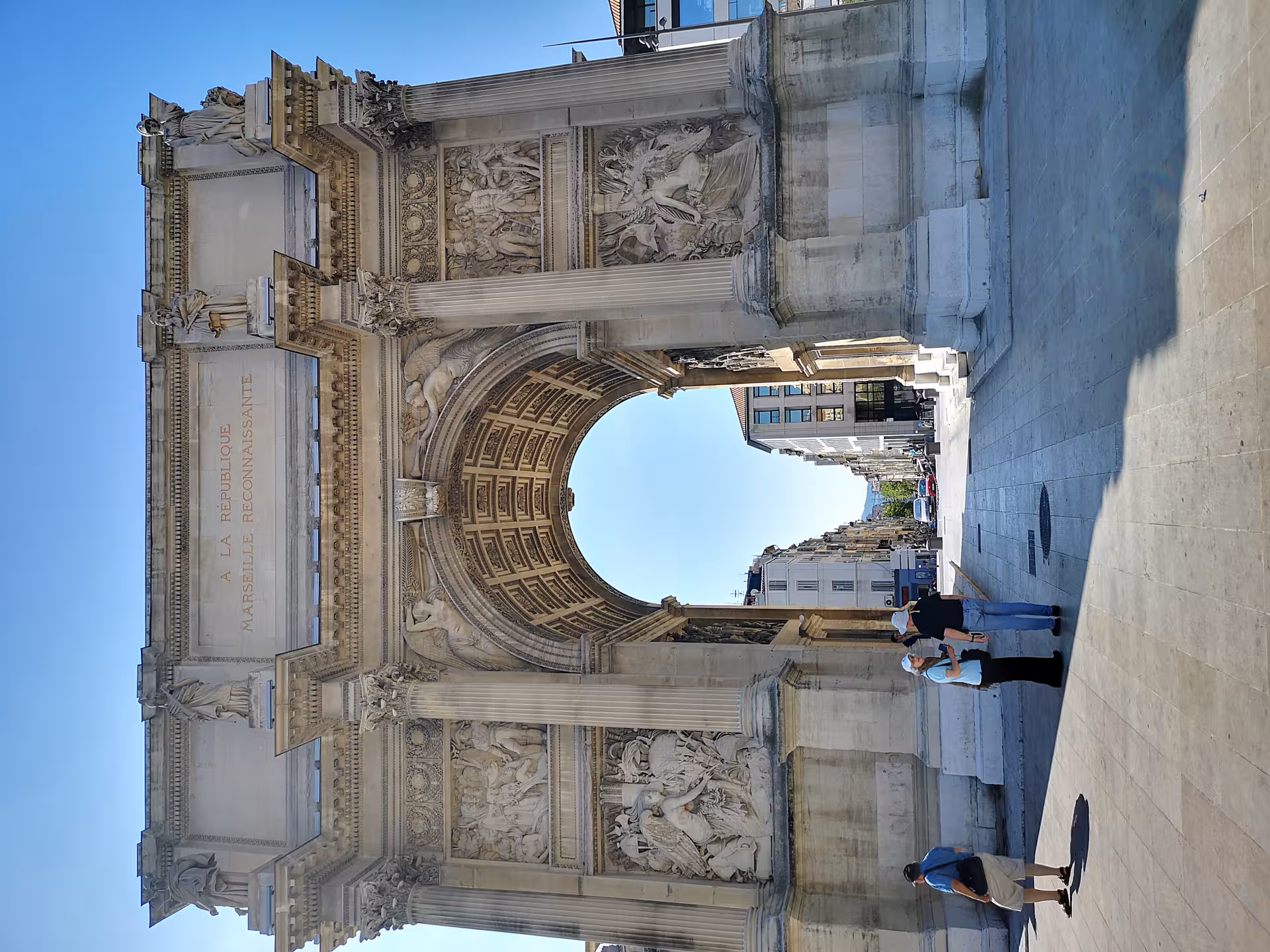 Arc de Triomphe at Porte d’Aix in Marseille, iconic stop on a private day trip from Provence