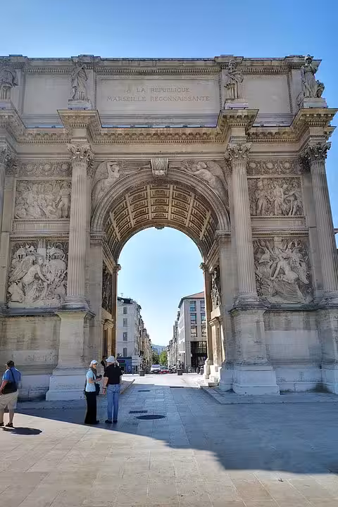 Arc de Triomphe at Porte d'Aix in Marseille, featured stop on a private shore excursion half-day city tour