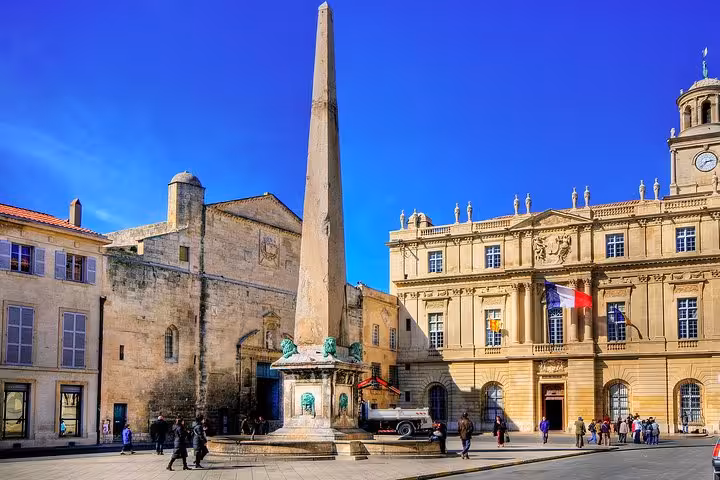 Arles city center obelisk and historic buildings, a highlight on private day trip from Aix-en-Provence