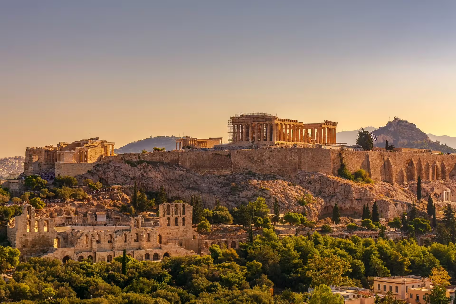 Golden hour panoramic view of the Acropolis and Parthenon, highlight of an Athens small group tour with tickets