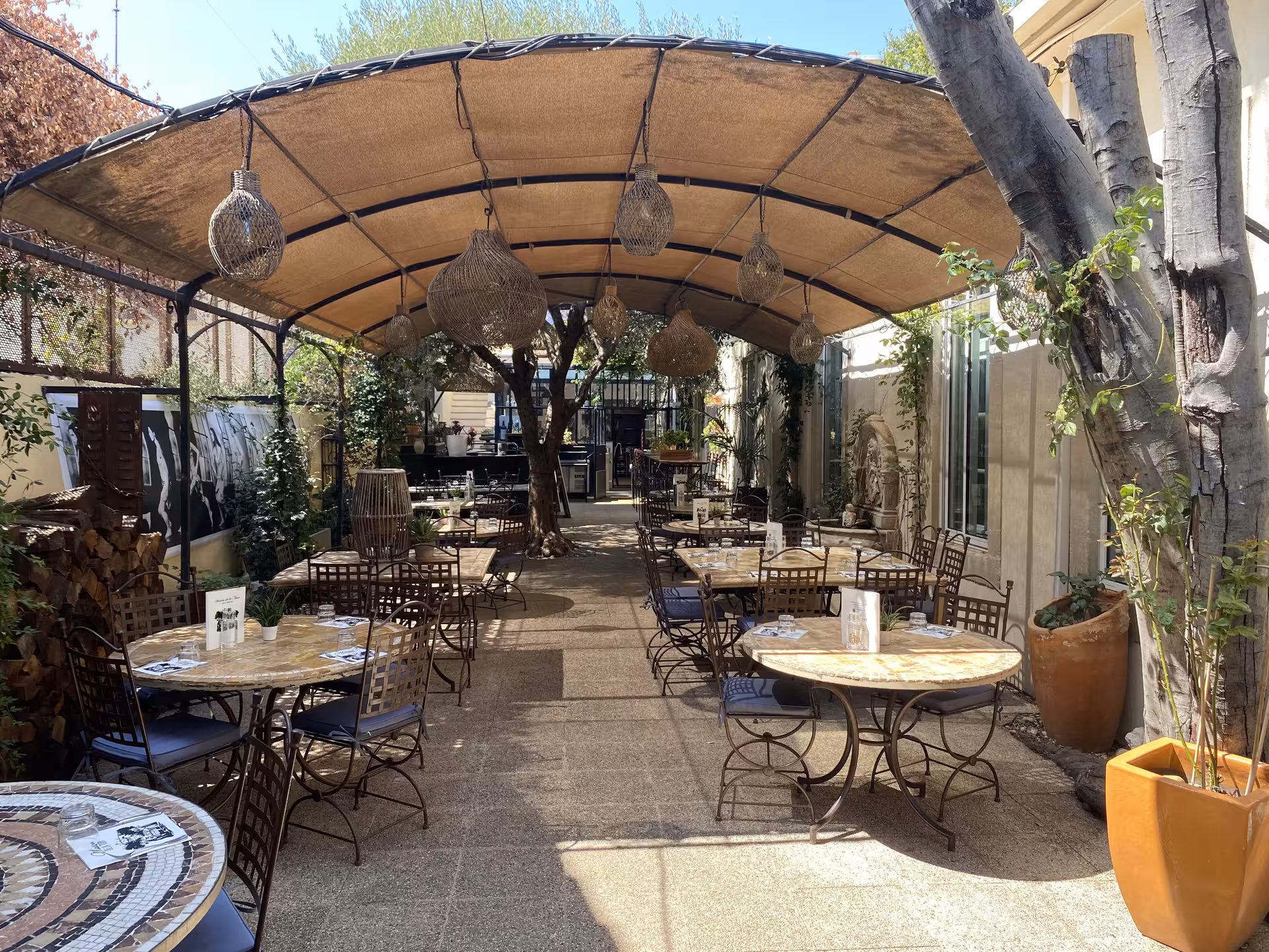 Avignon cookery workshop venue with shaded garden terrace seating, ideal for Provence cooking class