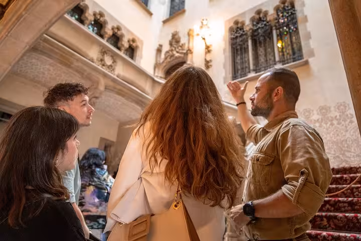Guide explaining Gothic Quarter courtyard in Barcelona Old Town, small-group highlights walking tour