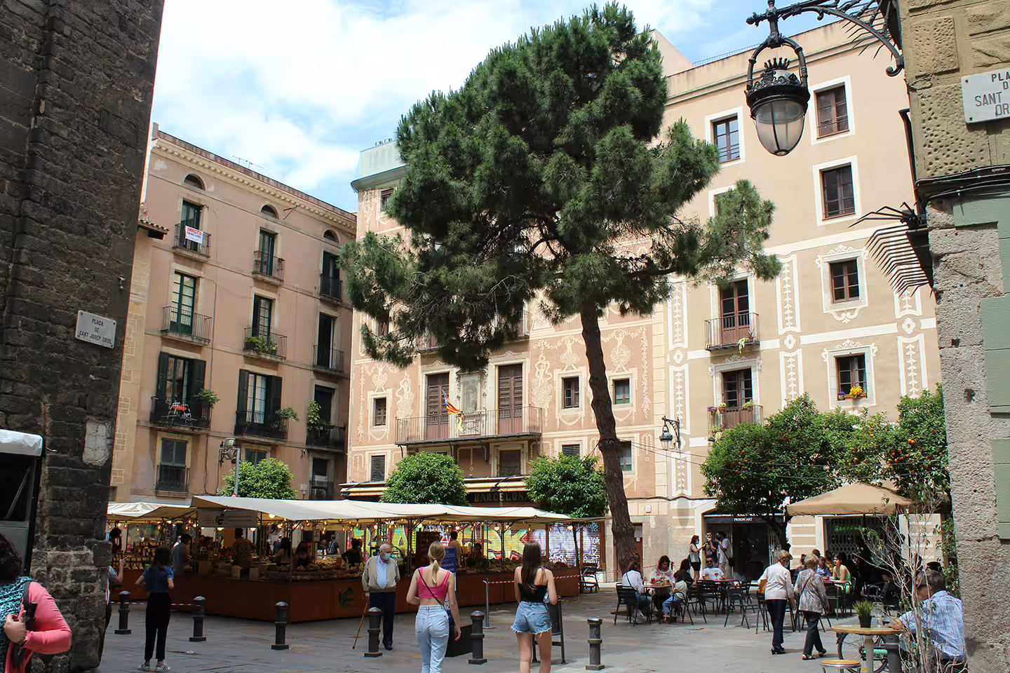 Explore the vibrant plazas of Barcelona's Gothic Quarter, featuring bustling markets and stunning architecture on our tour.