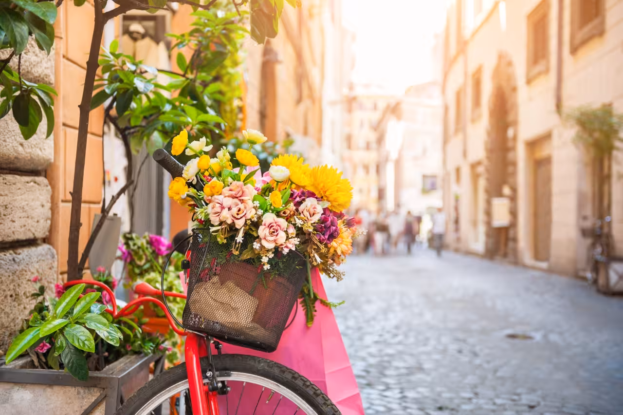 Flower-filled bicycle on a cobblestone Rome alley, perfect vibe for a Baroque Rome guided walking tour