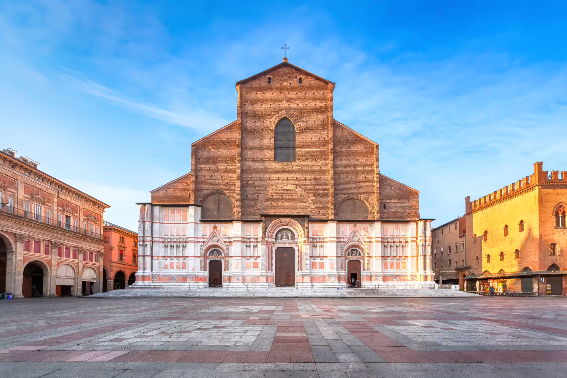 Basilica di San Petronio in Piazza Maggiore, highlight of Bologna 1-day walking tour with audioguide