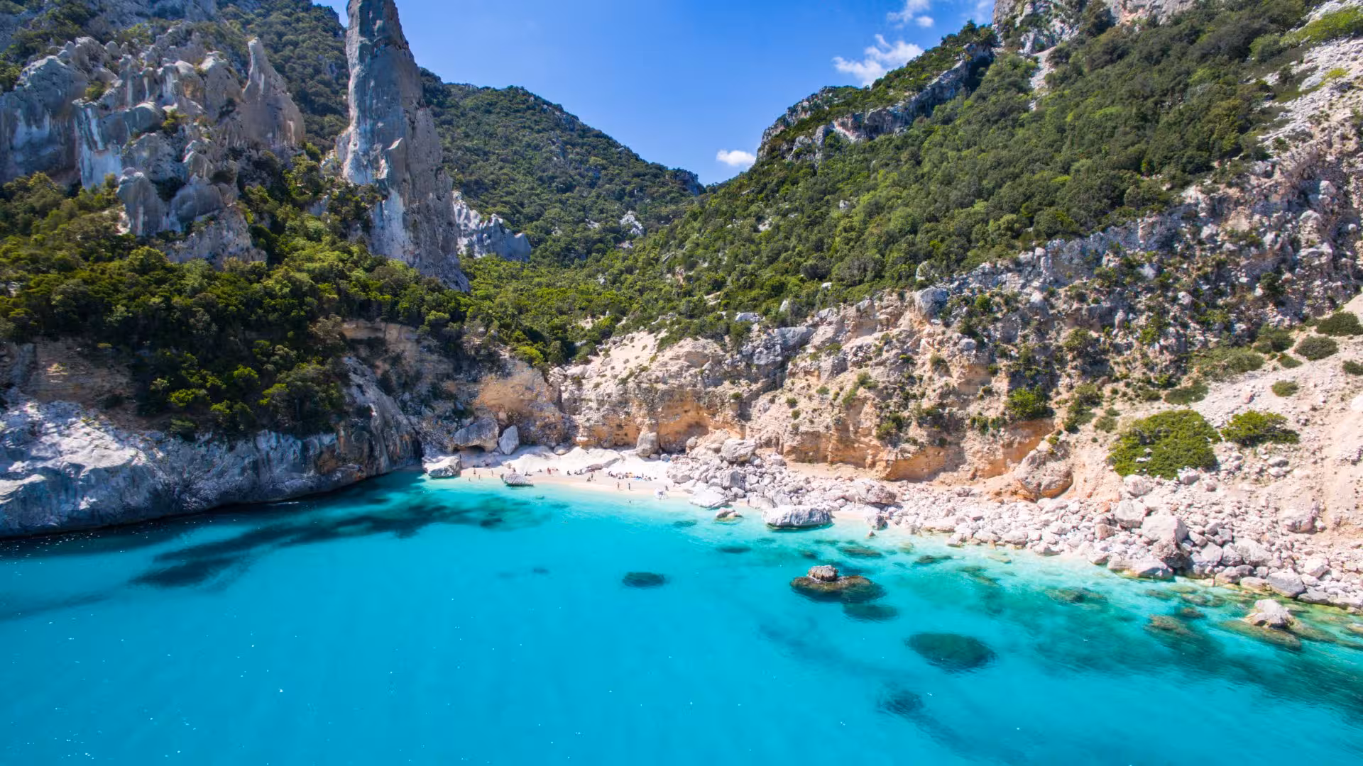 Stunning view of Cala Goloritzè's turquoise waters and rugged cliffs, ideal for Baunei trekking adventures.