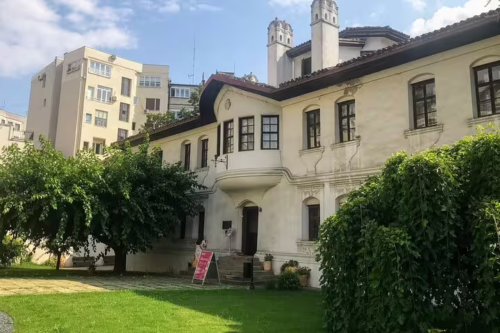 Quiet courtyard of a heritage house in Belgrade, Serbia, featured on Your Own Belgrade unexpected treasures tour