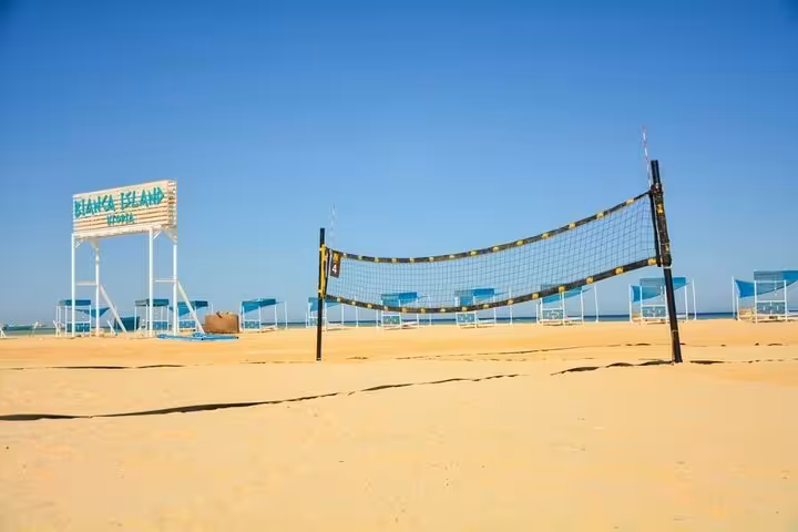 Beach volleyball court and sunbeds on Bianca Island, Utopia Island day trip from Hurghada with lunch