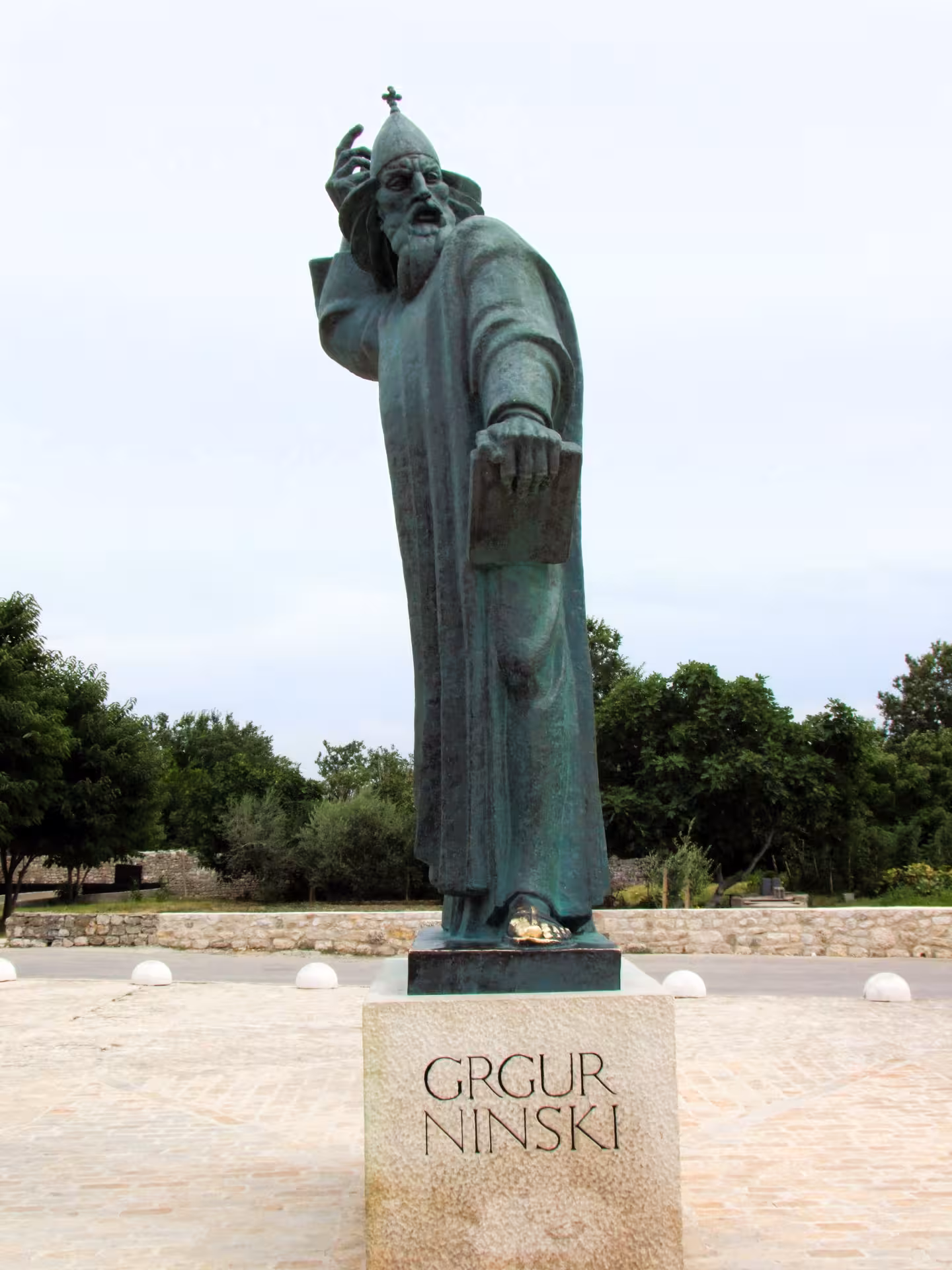 Statue of Bishop Grgur Ninski in Nin, iconic landmark on the Nin & Zadar combo tour from Zadar