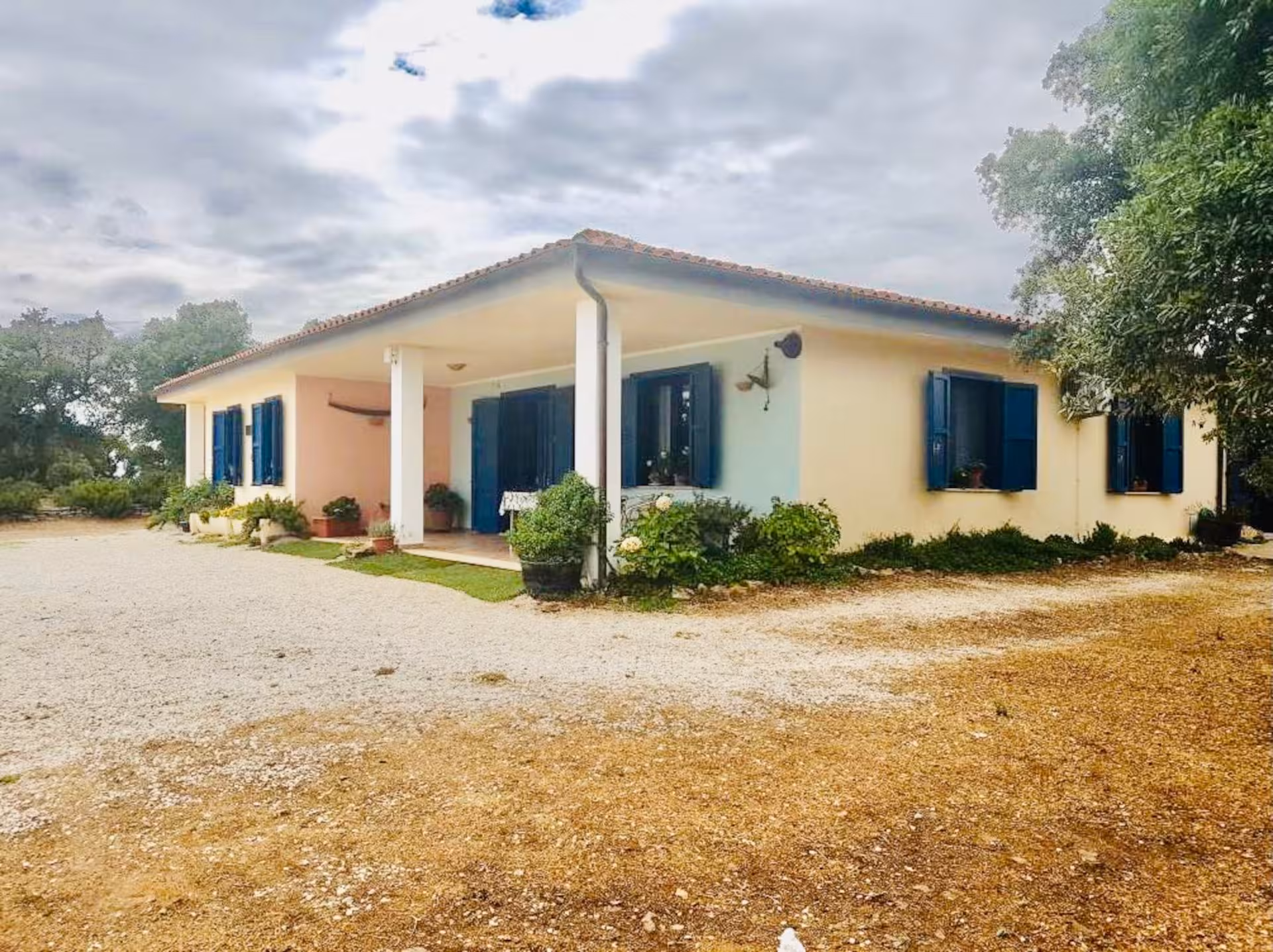 Charming countryside house in Bitti with rustic charm, surrounded by lush greenery, ideal for a shepherd's day tour.