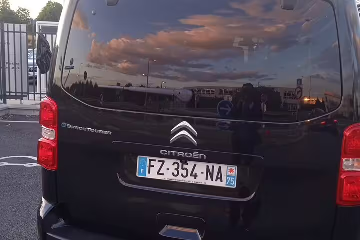 Black Citroën SpaceTourer premium van rear view with French license plate FZ-354-NA