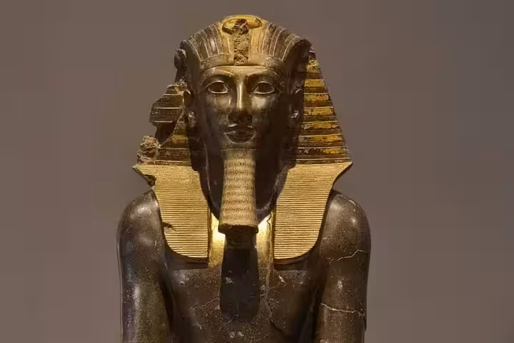 Black granite pharaoh statue at Luxor Museum, key stop on half-day Luxor and Mummification Museums tour