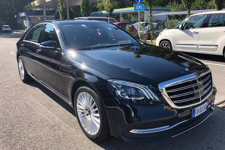 Black Mercedes-Benz S-Class luxury sedan for private transfer service at Munich Airport