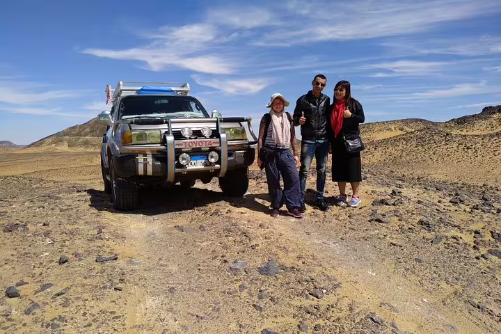 4x4 jeep safari group photo in Egypt Black and White Desert, 2-day adventure tour with camp experience