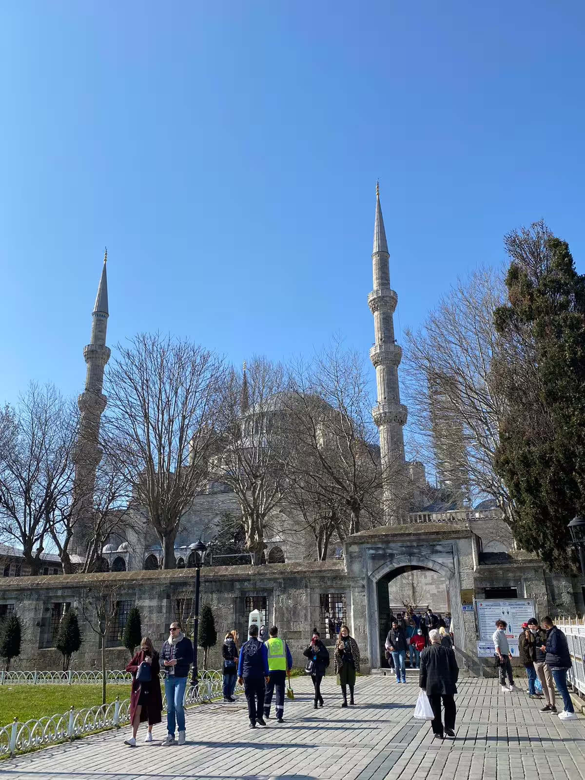 Blue Mosque in Istanbul with minarets and visitors, part of 5-day guided Istanbul & Ephesus tour