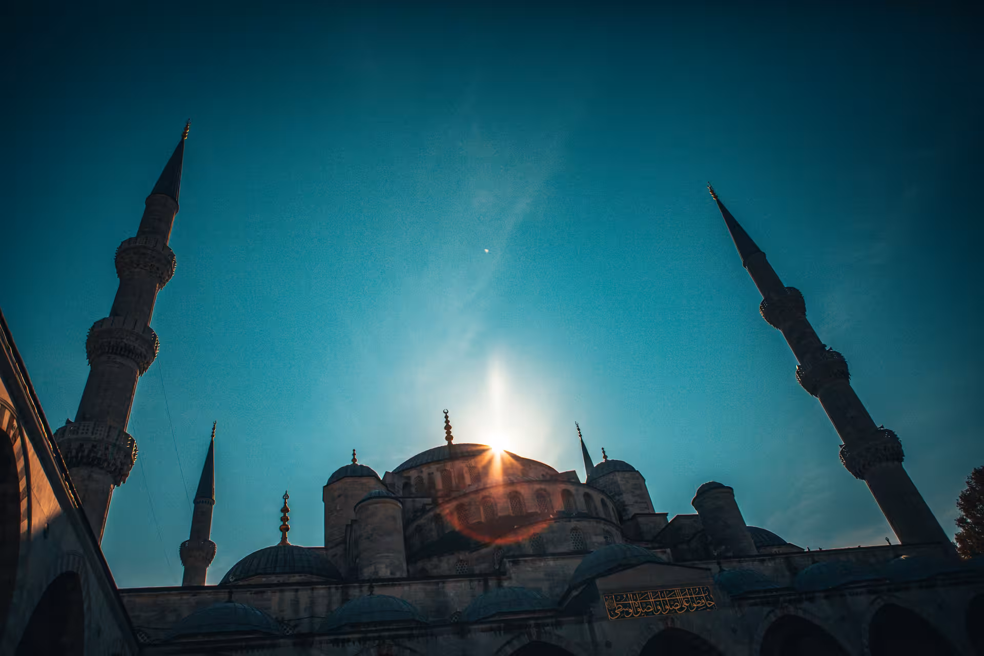 Blue Mosque Istanbul at sunset with domes and minarets, iconic landmark on a Highlights of Turkey tour