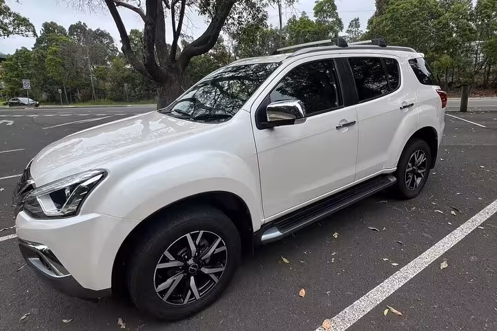 White SUV ready for Blue Mountains private tour featuring hiking and scenic exploration.