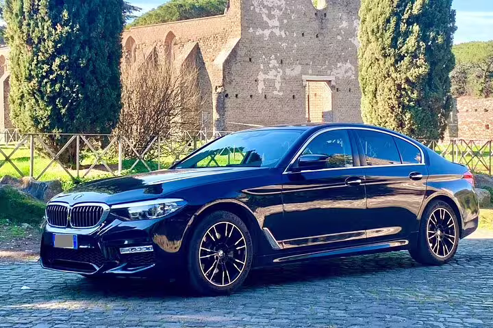 Luxury black BMW 5 Series sedan for private transfer from Roatan Airport RTB to Roatan destinations