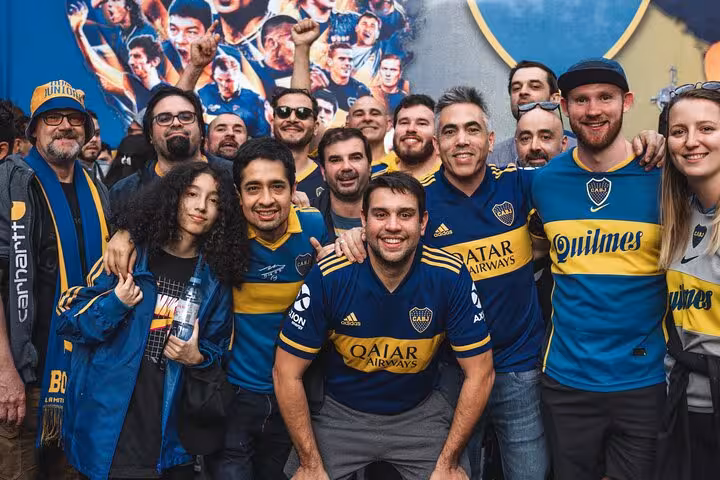 Boca Juniors fans posing with local guide near La Bombonera, pre-match experience tour with transport in Buenos Aires