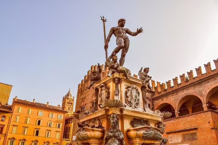 Neptune Fountain and medieval palaces in Piazza Maggiore, a highlight of Bologna’s 2-hour private guided walking tour
