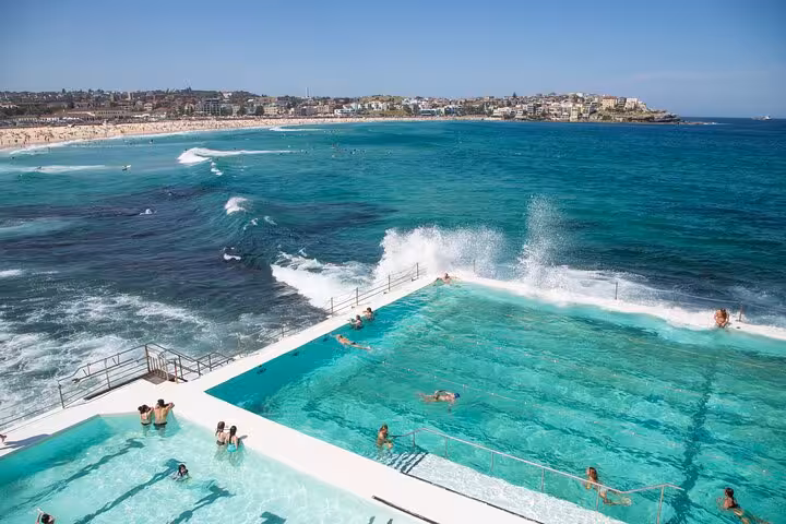 Stunning view of Bondi Icebergs pool with ocean waves, a highlight of Sydney private tours.