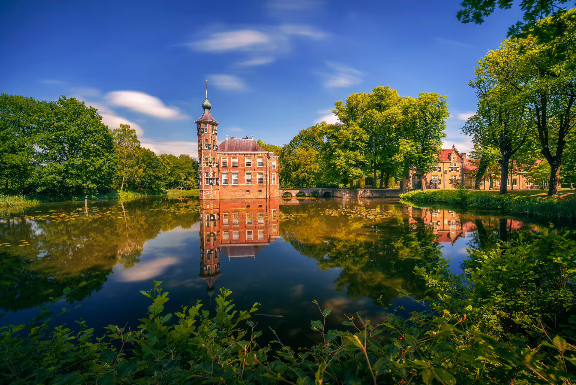 Breda Castle and park lake reflection in Valkenberg, scenic highlight on 1-day walking audioguide tour
