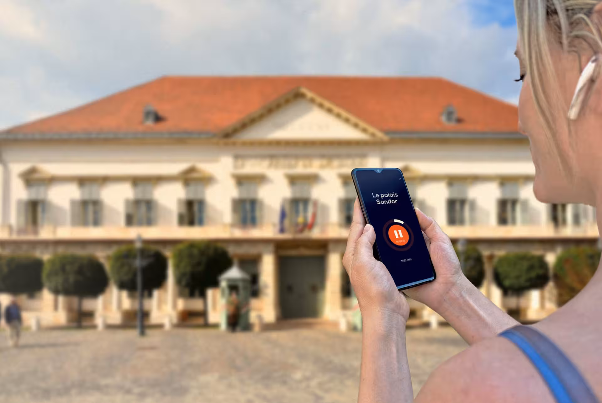 Visit Budapest on your own: Discover the history of Buda and Pest on your mobile.