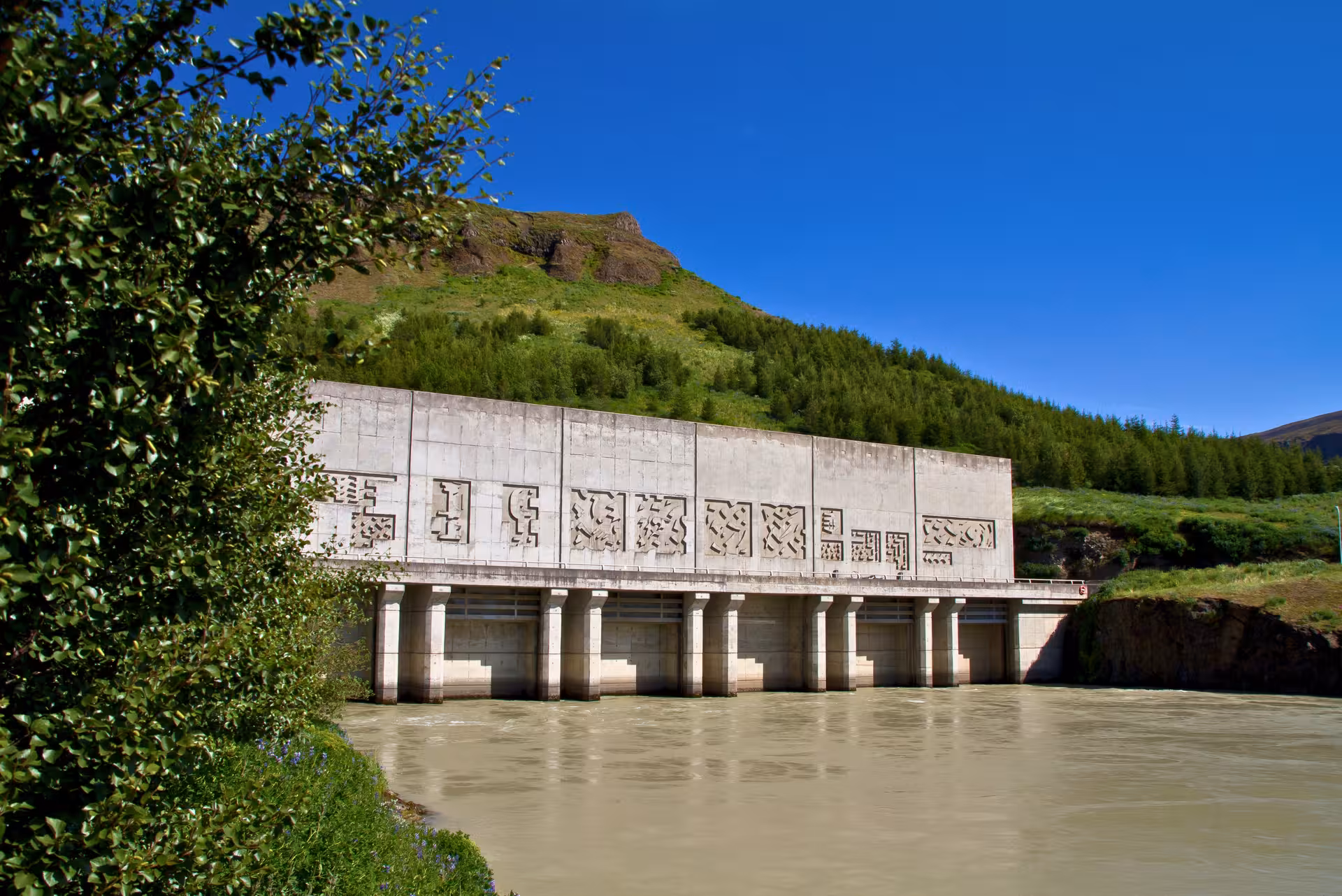 Búrfell hydroelectric dam on the Þjórsá River, a key stop on a private Þjórsárdalur Valley tour in Iceland