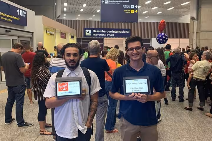 Airport pickup service for private transportation from Búzios to Rio de Janeiro with personalized signs.