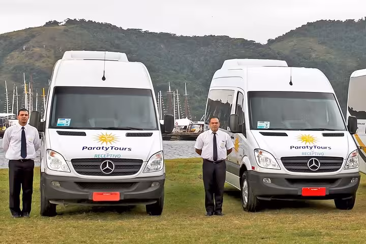 Two Paraty Tours vans with drivers ready for private transfer from Búzios to Rio de Janeiro.