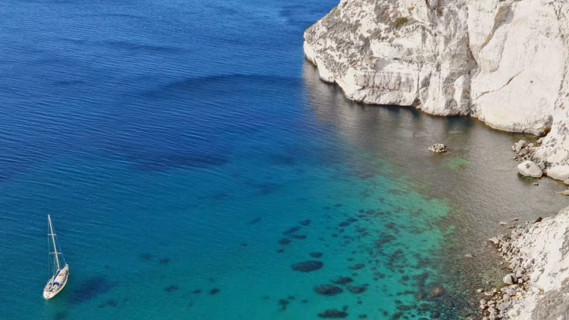 Explore Cagliari's stunning coastal cliffs and turquoise waters on a 3-hour sailing boat adventure.