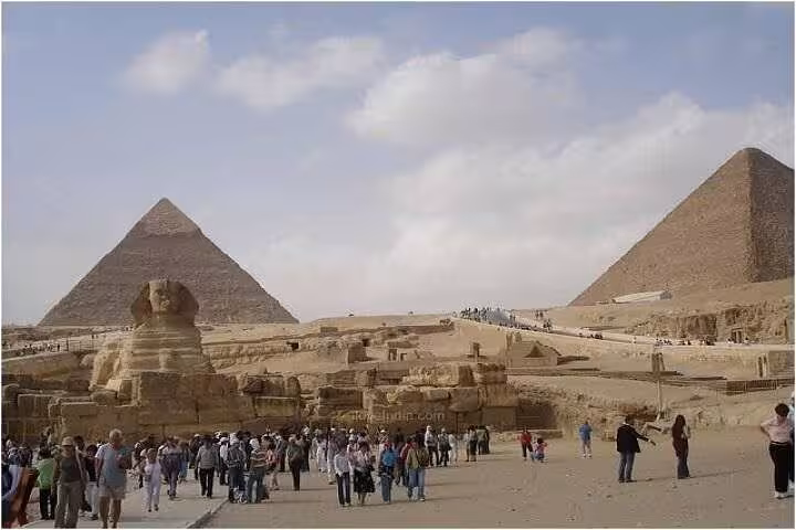 Great Sphinx and Pyramids of Giza with visitors, Cairo private tour including Saqqara and Egyptian lunch