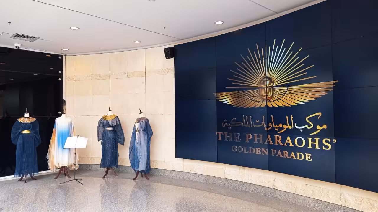 Pharaohs' Golden Parade exhibit with ancient Egyptian costumes on mannequins at Cairo museum