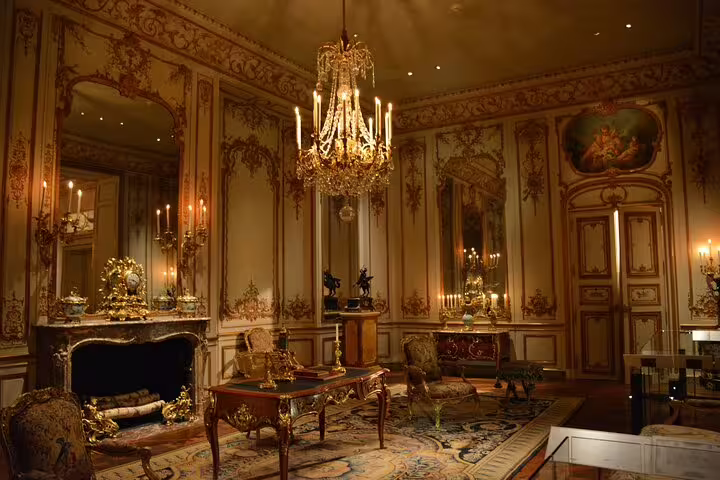 Elegant candlelit salon in Cairo at night, luxury interior stop on ElFishawy Cafe and Al Azhar Park dinner tour