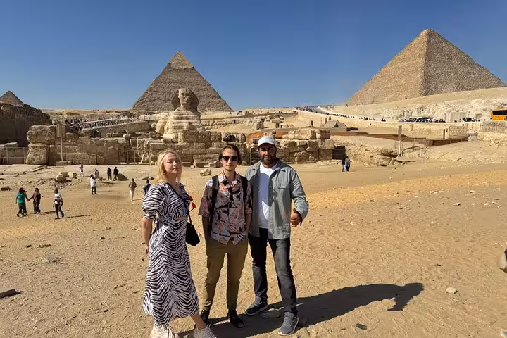 Private guided tour group at Giza Plateau with Great Sphinx and pyramids, Cairo day trip with Egyptologist