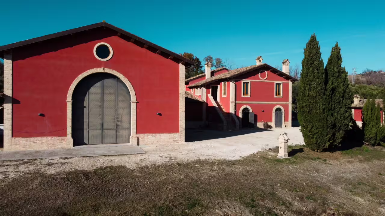 Exterior of Cantina D’Erasmo winery in Marche, Italy, for unique vineyard visit and signature wine tasting