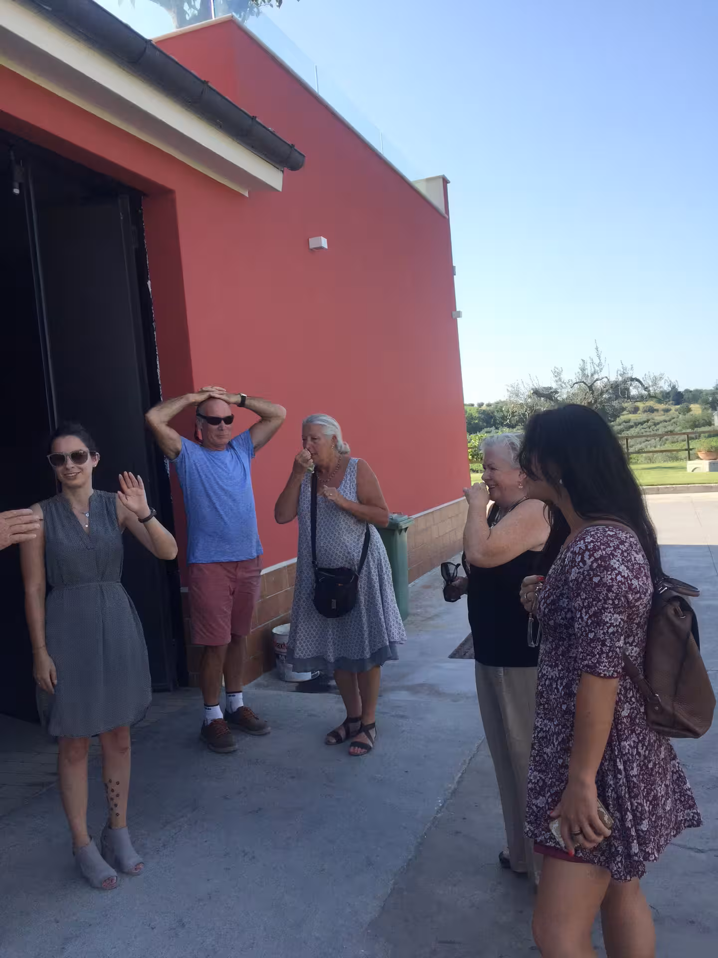 Tour guide briefing guests outside Cantine Mucci winery before vineyard walk and Cantine Mucci wine tasting