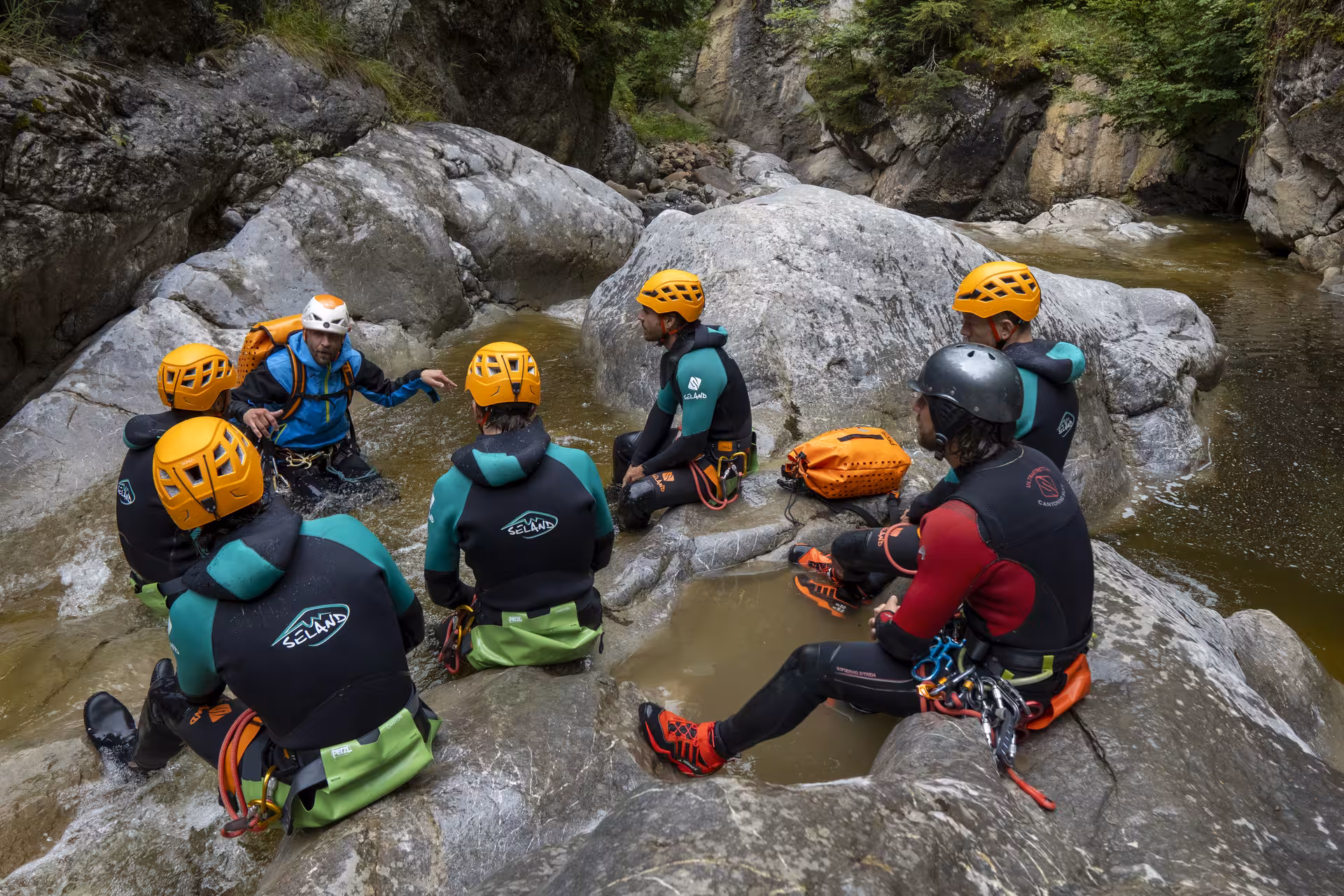 Canyoning guide instructs group in wetsuits at Chli Schliere, a prime adventure spot near Luzern.